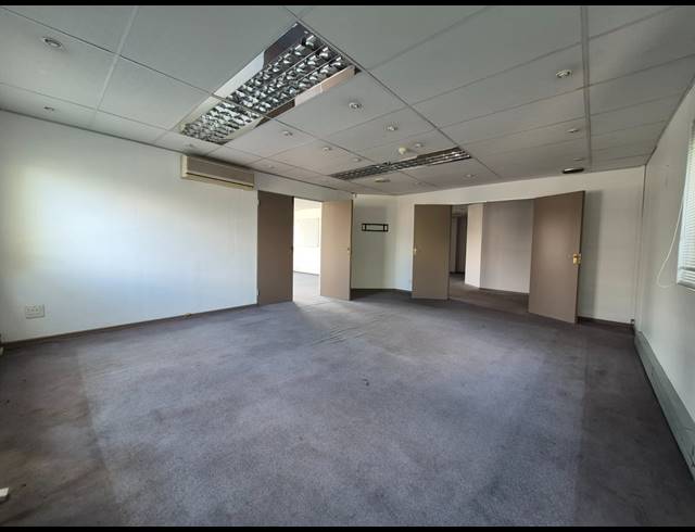 1,669M² OFFICE FOR SALE IN SUNNINGHILL